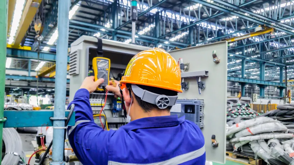 électricien industriel à  Orange